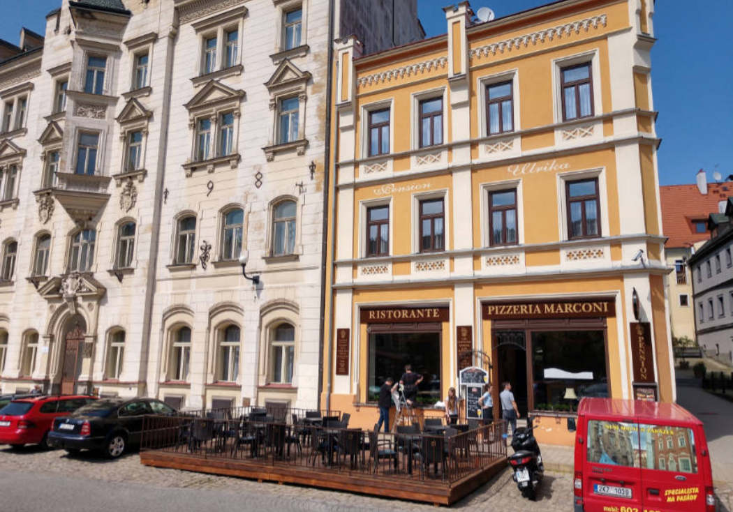 czech republic karlovy vary loket aston martin spot