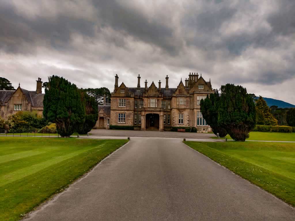 Wild Atlantic Way Ireland Killarney Muckross House Distance