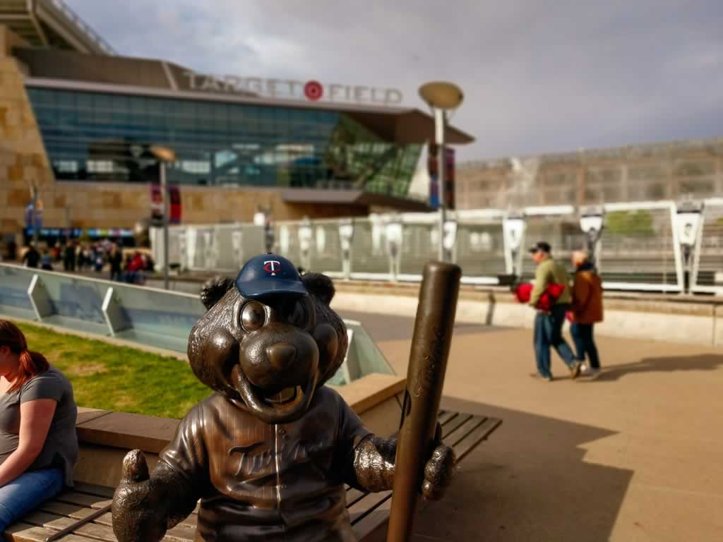 Minneapolis 07 Target Field Bear