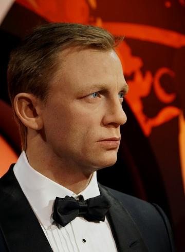 Daniel Craig image courtesy of https://pixabay.com/photos/daniel-craig-daniel-craig-1829795/
