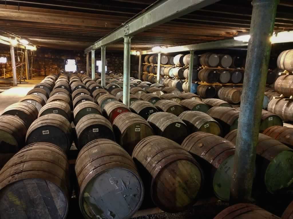 highlands dalwhinnie distillery 06 barrels warehouse